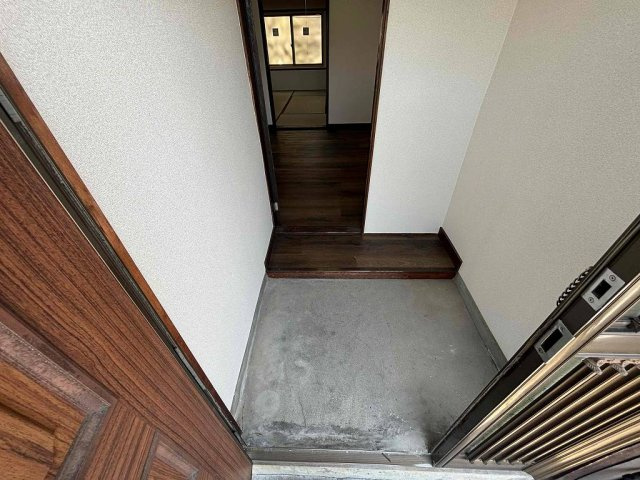 西大池1丁目戸建の玄関
