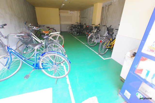 新大阪ハイツ　仲介手数料無料の駐車場