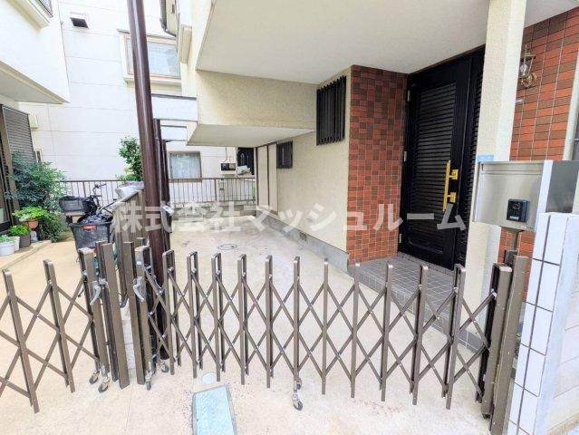 中野区大和町３丁目の一戸建ての駐車場