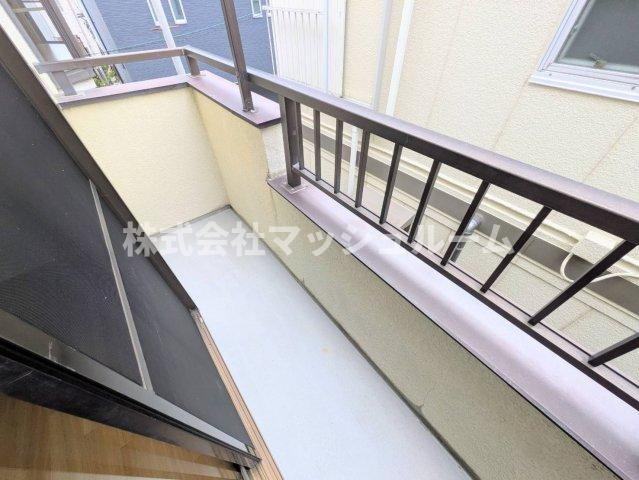 中野区大和町３丁目の一戸建てのバルコニー|クリーニング前のお写真です。