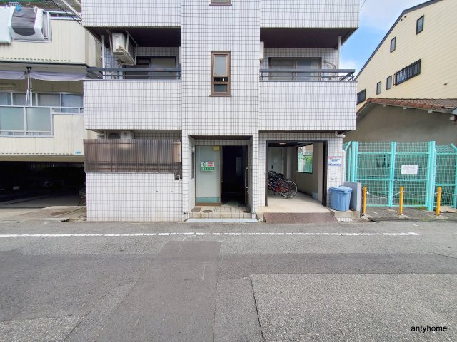 メゾン新高　仲介手数料無料のエントランス