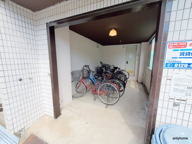 メゾン新高　仲介手数料無料の駐車場