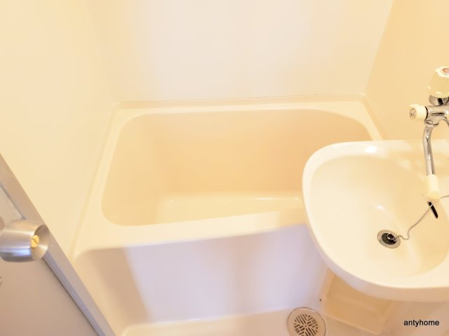 メゾン新高　仲介手数料無料の浴室