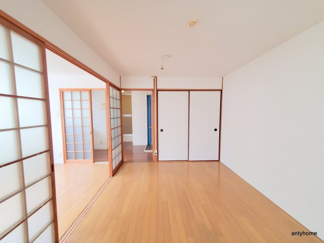 メゾン新高　仲介手数料無料の寝室