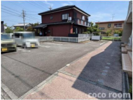 サンリットメゾンの駐車場