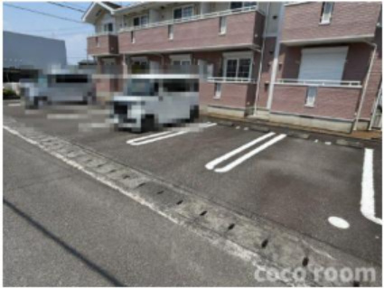 サンリットメゾンの駐車場