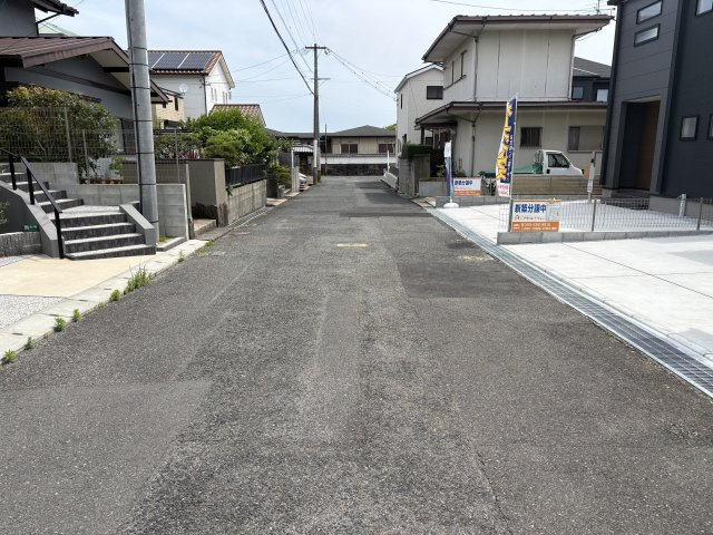 LiveleGarden.sー八幡西区鷹見台第五　1号棟の前面道路含む現地写真|前面道路幅員約6.0メートルです
