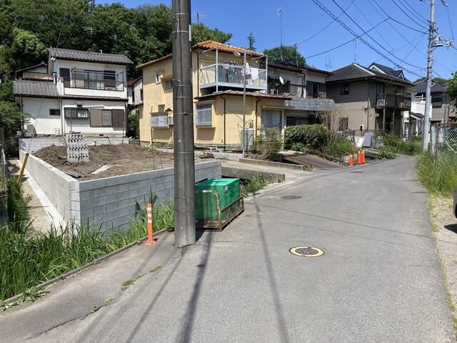 柏市中新宿３丁目０１期の前面道路含む現地写真|南道路で日当たり良いです