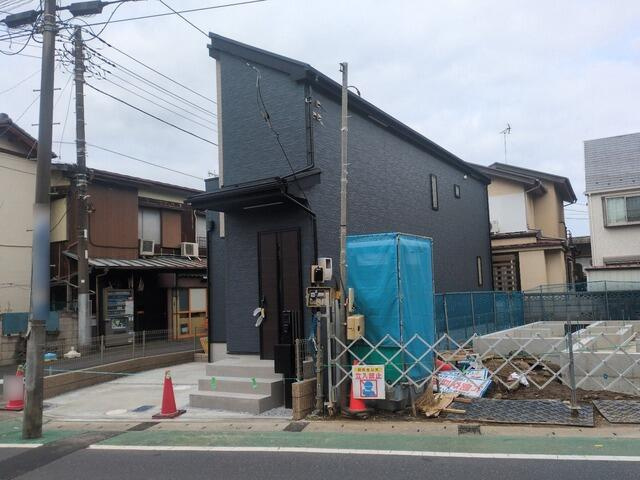 ４３２４市川市国分１７期１棟の前面道路含む現地写真