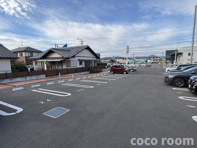 ブランシュの駐車場