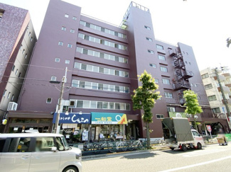 【外観】 | 手入れの行き届いた外壁やエントランスなど、「見ればわかる」レベルで清潔感を保ったマンションです。築年数を感じさせない姿で皆様をお出迎えします。～即日のご見学可能～　お問合せはお気軽にどうぞ。