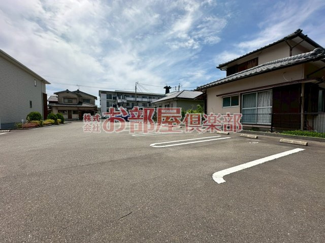 スリジエ　リアン　セカンド　Ａの駐車場