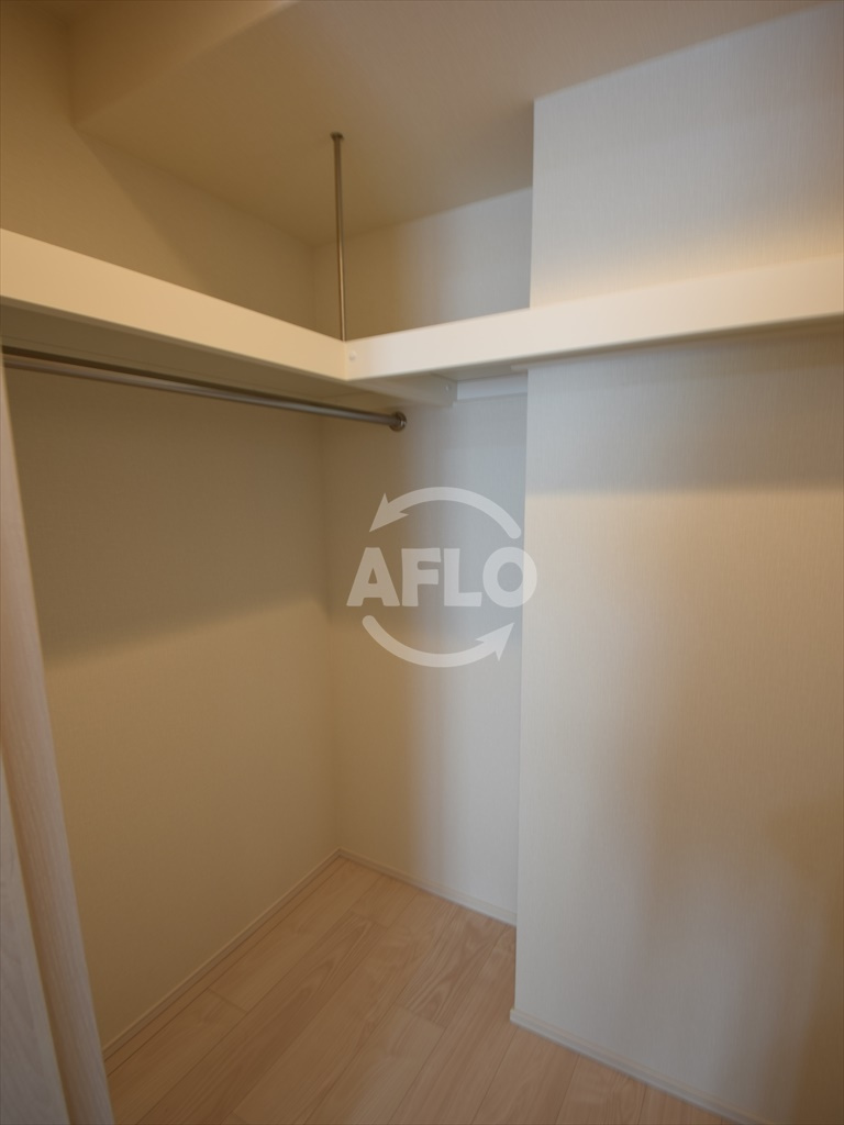 OPUS RESIDENCE SHINSAIBASHI SOUTHの収納|OPUS RESIDENCE SHINSAIBASHI SOUTH　ウォークインクローゼット