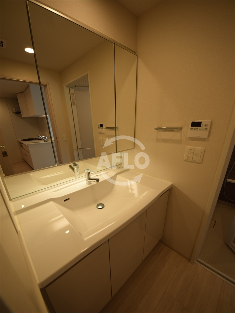 OPUS RESIDENCE SHINSAIBASHI SOUTHの洗面所|OPUS RESIDENCE SHINSAIBASHI SOUTH　独立洗面台