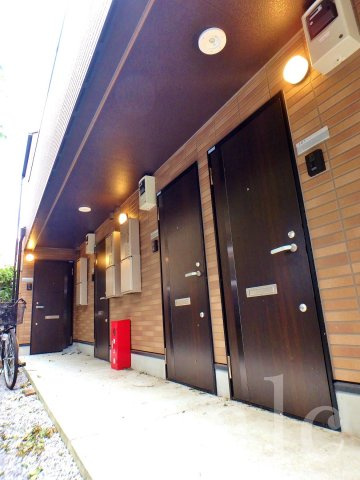 Libero　Shin Ekoda　リベロ新江古田のエントランス|共用部　夜間照明もうれしい設備です。　敷金礼金ゼロ☆初期安☆