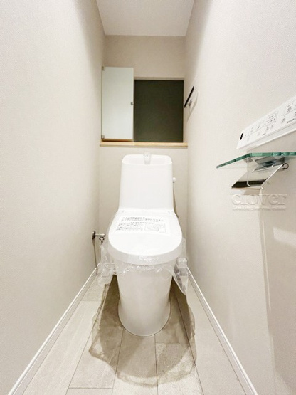 【トイレ】 | ノア道玄坂 | 温水洗浄便座付き　トイレはもともと個人の領域である自宅の中でも、最もプライベートな空間です。だからこそ、ほしい「落ち着き」がここにあります。～即日のご見学可能～　お問合せはお気軽にどうぞ。