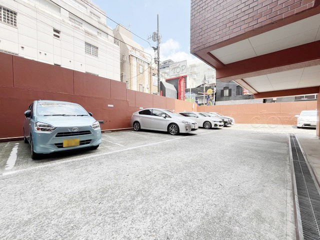 【駐車場】 | ノア道玄坂 | マンションの駐車場スペース。空きの有無や駐車料金、サイズ規定などについては、改めてお問い合わせください。～即日のご見学可能～　お問合せはお気軽にどうぞ。
