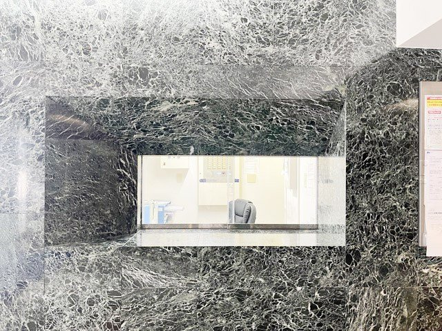 【受付】 | ノア道玄坂 | 管理人さんが勤務する管理室です。マンションに出入りする人たちを見守り、注意を払ってくれています。～即日のご見学可能～　お問合せはお気軽にどうぞ。
