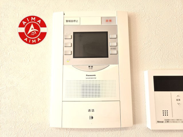 アーサー大橋エクシオ2のセキュリティ|玄関を開ける前に、室内のモニターで来訪者の顔と姿をしっかりと確認できるTVモニター付きインターホンを完備。