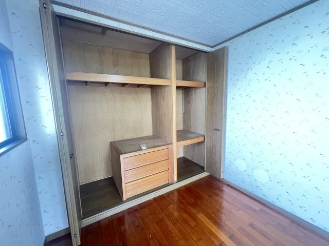 浦添市勢理客（1棟売店舗付きアパート）の収納|（2階ワンフロア）広々洋室＋収納付き♪