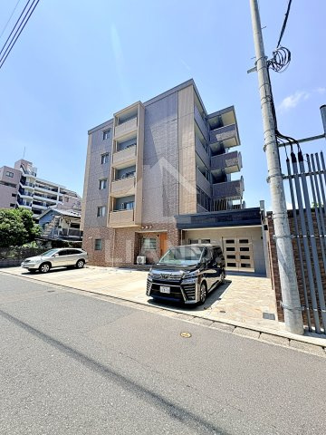 リヤン ド ファミーユ　玉川小学校区の駐車場