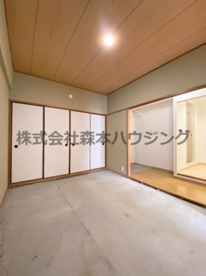【寝室】 | 　メゾン・ラ・フォーレ | 落ち着いて過ごせるお部屋なので、寝室にいかがでしょうか
※畳が入ります