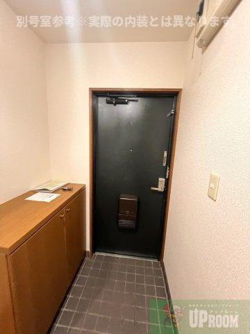 ハピネス八光の玄関