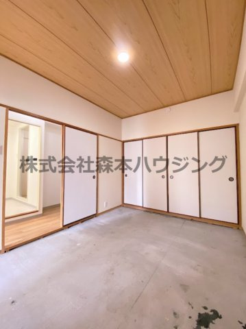 【寝室】 | 　メゾン・ラ・フォーレ | 落ち着いて過ごせるお部屋なので、寝室にいかがでしょうか
※畳が入ります