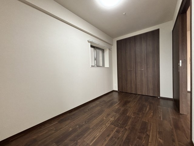 プレサンスロジェ志賀本通の洋室