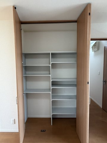 コンフォールCの玄関