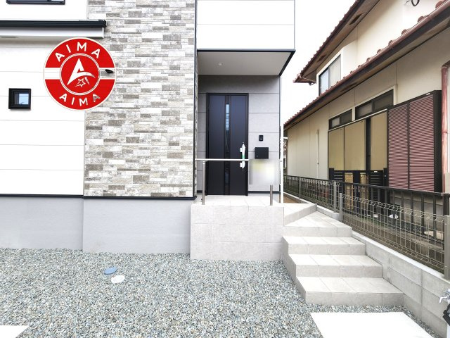 福岡市東区雁の巣2丁目第8-1棟(1号棟)の玄関|おでかけの時も帰った時も、「我が家」を最初に感じでもらえる素敵な空間に。