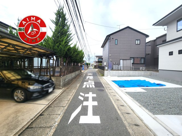 福岡市東区雁の巣2丁目第8-1棟(1号棟)の外観|前面道路含む現地の写真です。