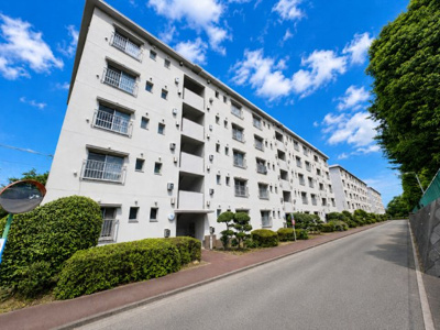 【外観】 | 前田ハイツ16棟 | ◆管理体制良好なマンションです。清潔感のあるエントランスに開放感のある住環境。