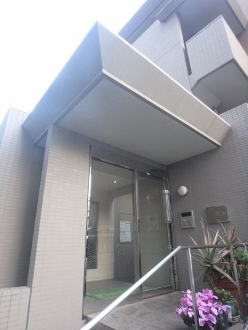 プレジール千駄木のエントランス