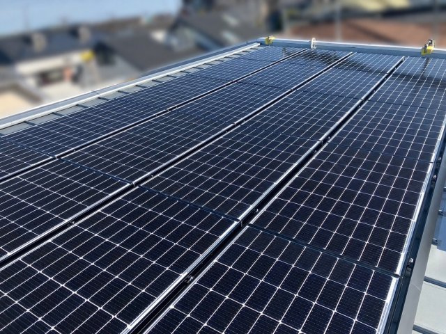 【その他】 | 世田谷区上用賀邸 | 建物屋根には、２０２４年２月に太陽光発電システムパネルを設置致しました。