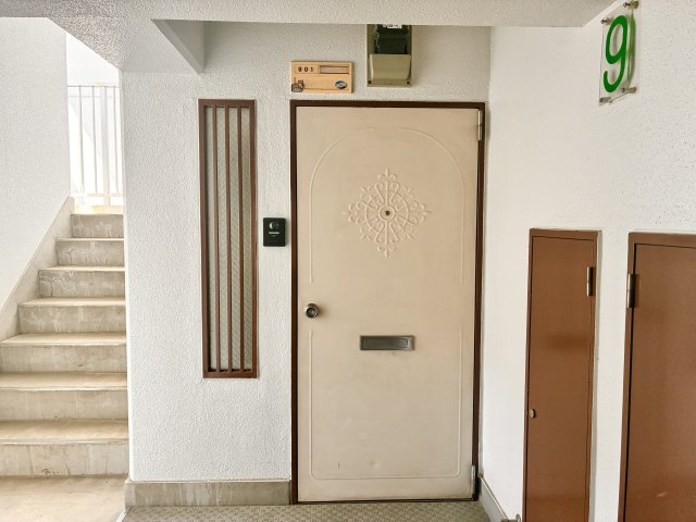 ユニーブル神丘マンションの玄関