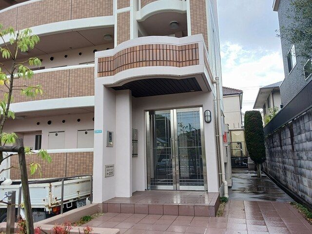 セイバリー仁川のエントランス