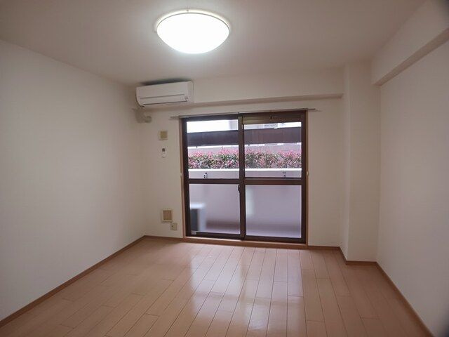 セイバリー仁川の居間・リビング