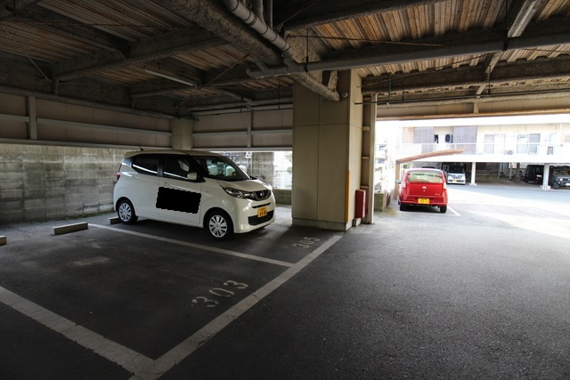 ハイツサンリバーⅤの駐車場|駐車スペースもあります☆