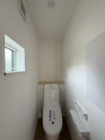 泉佐野市上瓦屋1号棟・2号棟のトイレ|1号棟　2,880万円　土地127.89㎡　建物107.64㎡