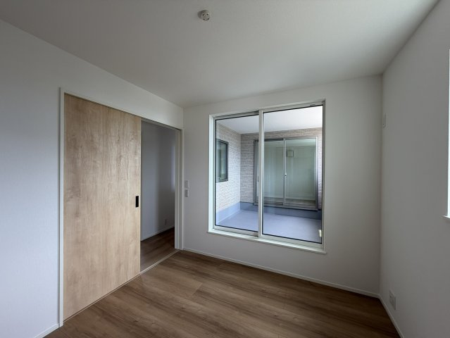 泉佐野市上瓦屋1号棟・2号棟の洋室|1号棟　2,880万円　土地127.89㎡　建物107.64㎡