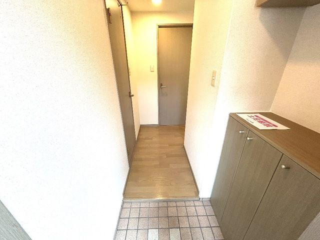 ソレイユ段上の玄関