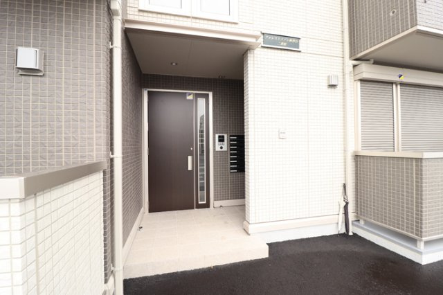 フォレストメゾン鉢形台 二番館の玄関|エントランス
