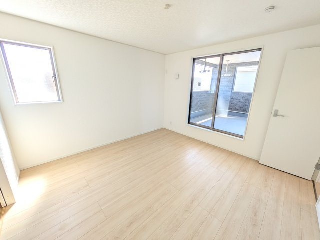 つくば市北条　第3　新築戸建て　1号棟の洋室|バルコニーに面した明るい２面採光で、毎朝爽やかな光を感じられます。