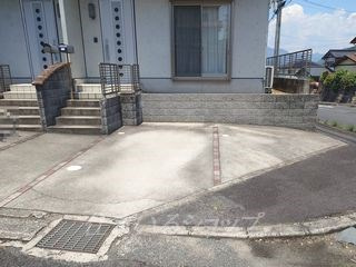 広島市安佐北区真亀５丁目のテラスの駐車場|普通車＋軽　駐車可能