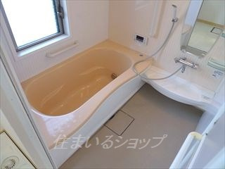 広島市安佐北区真亀５丁目のテラスの浴室|追い焚き・浴室暖房乾燥機・窓あり