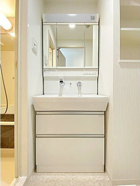 コートバスクの独立洗面台