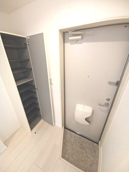 レグルス千種の玄関