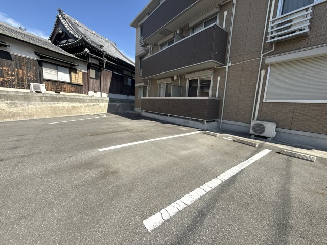 アヴェニール浜の駐車場