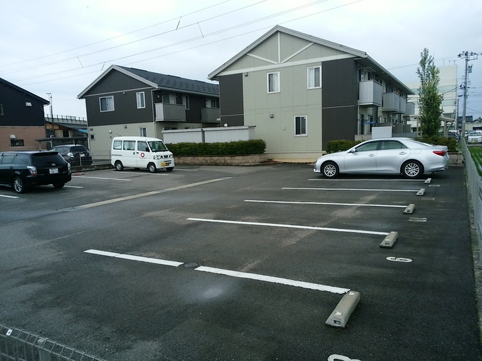 ガーデン ローリエの駐車場